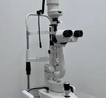 醫(yī)院利器，裂隙燈顯微鏡