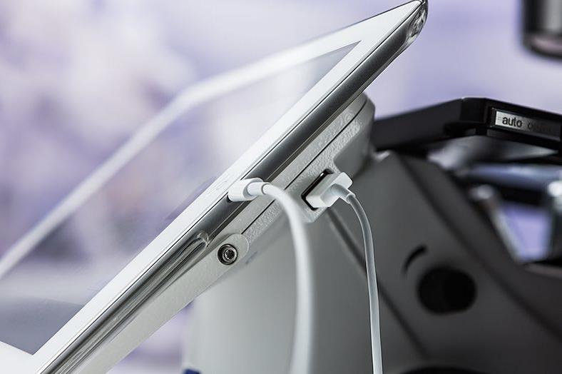 Primovert主機架上給&nbsp;iPad&nbsp;充電